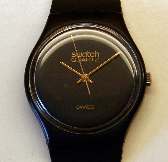 Swatch GB 101, aus der ersten Serie 1983, erkennbar am Aufdruck QUARTZ